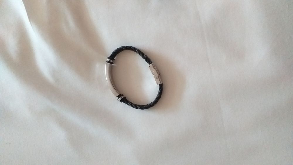 Pulseira de homem em aço e couro