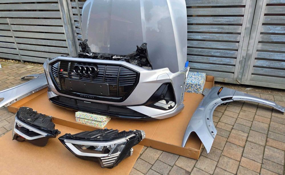 Audi e-tron бампер передний 4KE807437