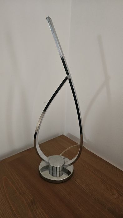 Candeeiro de mesa LED