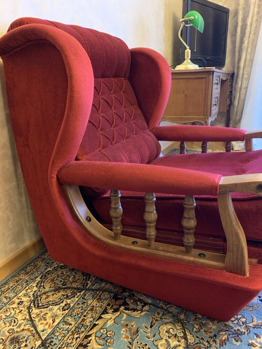 Велюрове крісло відпочинкове