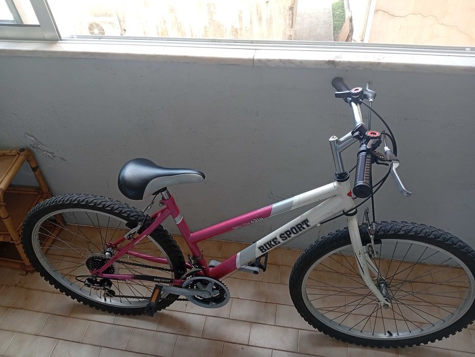 Uma bicicleta usada
