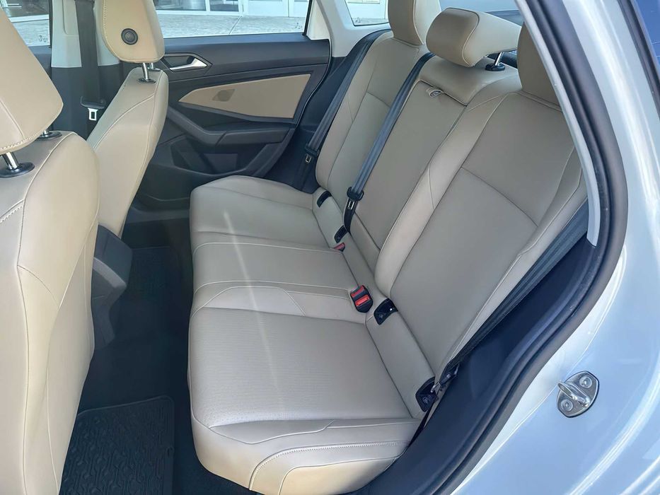 Volkswagen Jetta      2018
