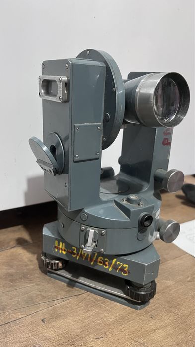 Teodolit optyczny
