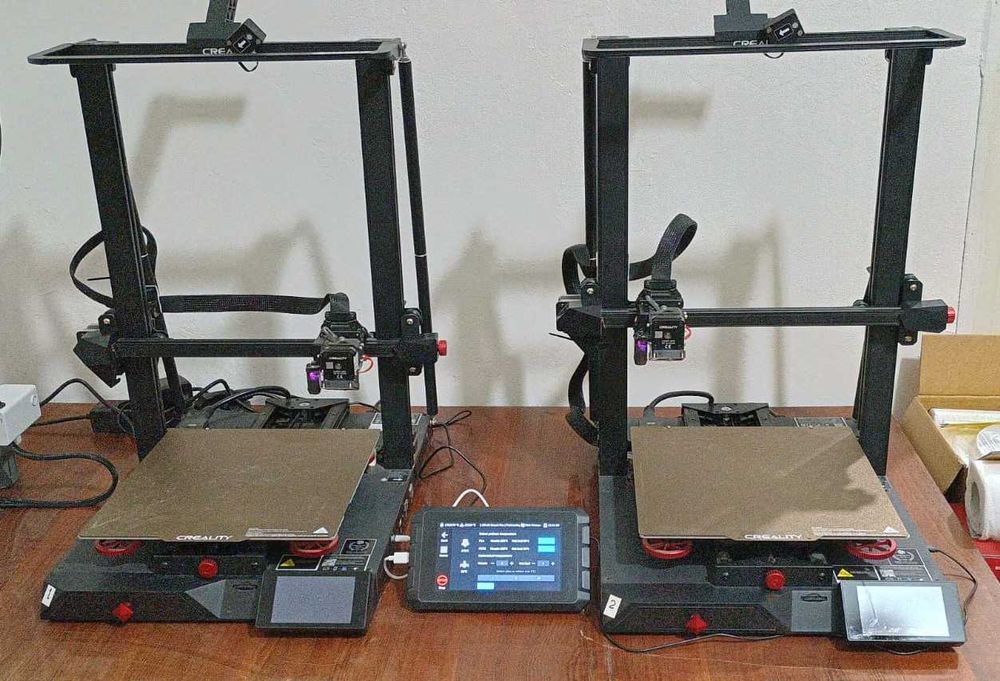 Два 3D-принтера Creality CR-10 Smart Pro та планшет Creality Sonic Pad