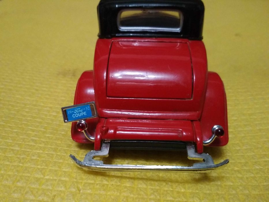 Модель 1:24 Ford Сaupe 1932  -MotorMax