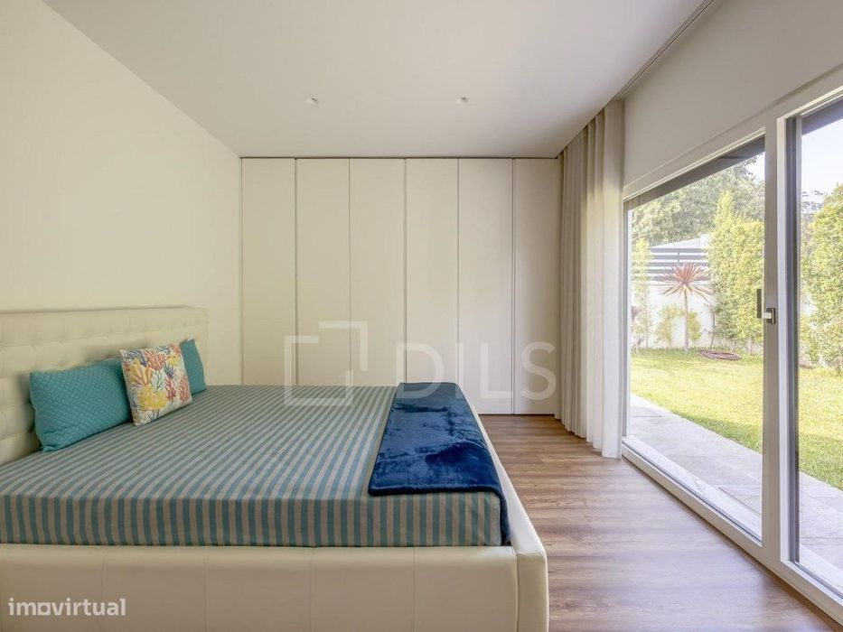 Moradia T3 contemporânea com 3 suítes e garagem em Cabriz, Sintra