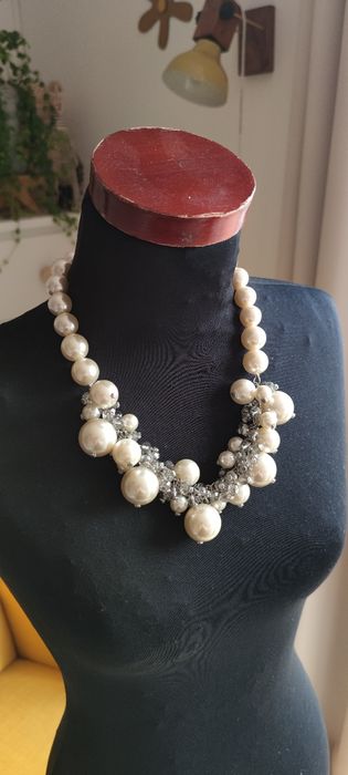 Elegancki naszyjnik w kolorze srebrnym i kremowym impreza wesele duże