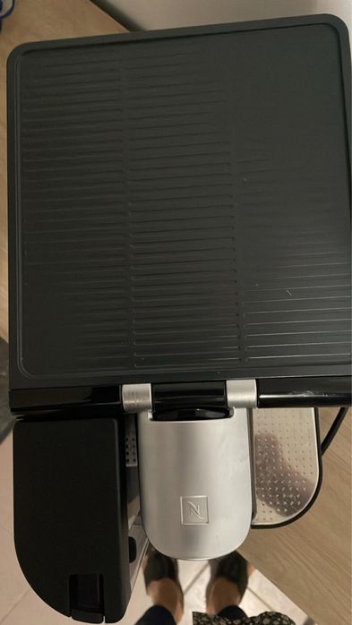 Máquina de Café Nespresso by DeLonghi Lattissima One