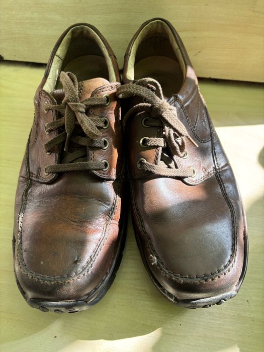 Вживані шкіряні туфлі бренду Clarks