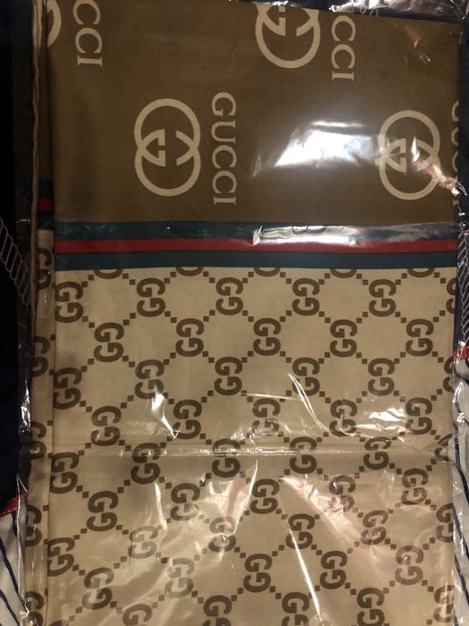 Платок шелковый Gucci. Новый