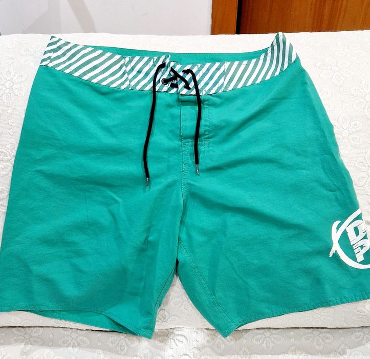 Roupa de marca semi- novas.