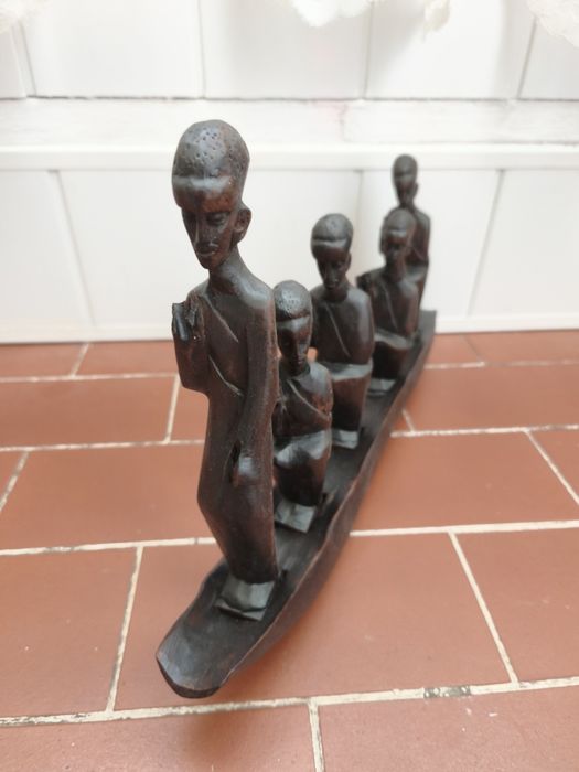 Estatueta barco africano