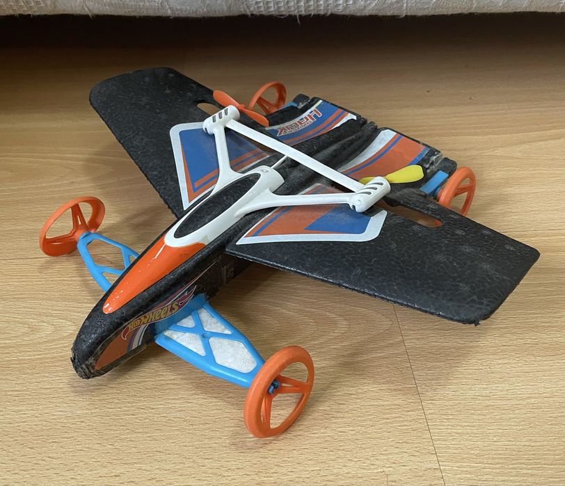 Carro/avião da Hot Wheels