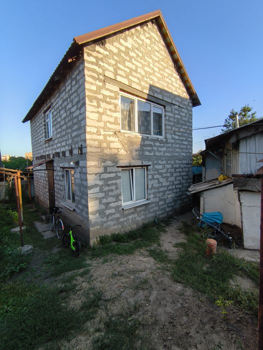 Продаются  2  дома на одном  участке