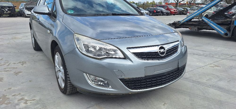 Kompletny przód Opel Astra J 1.7 CDTi kod lakieu Z179