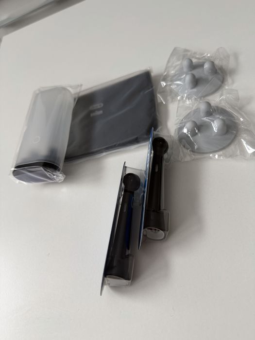 Dwie szczoteczki do oral-b io i akcesoria
