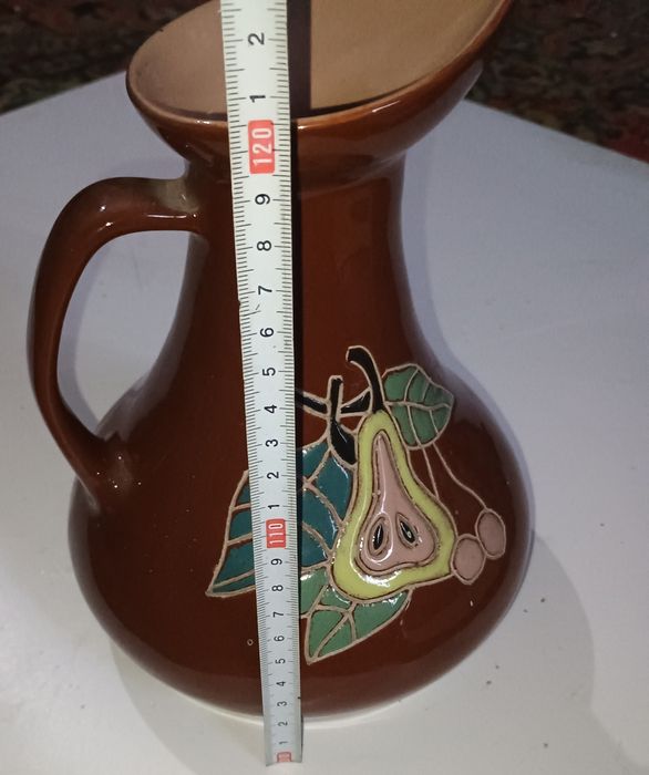 Керамічний кувшин.