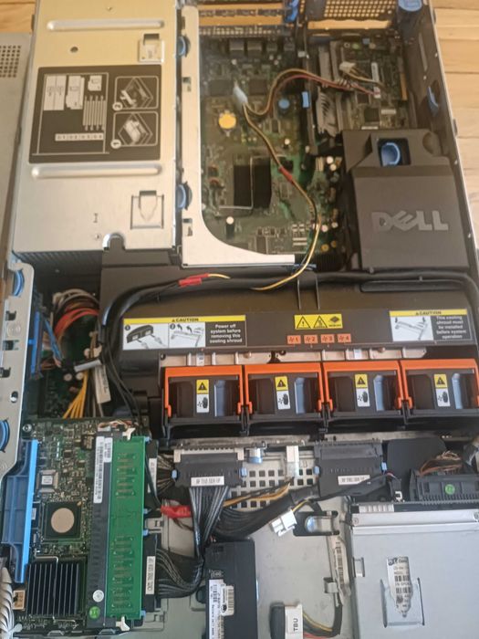 Dell PowerEdge 2950  / 4 x SAS 146 GB /