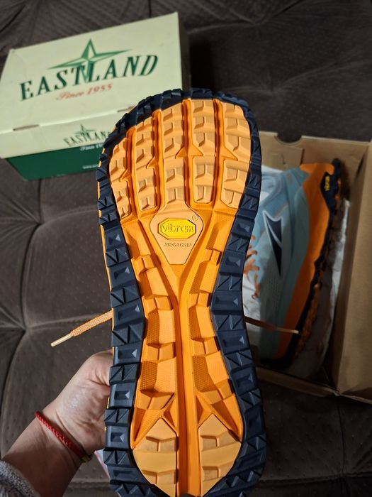 Продам кросівки чоловічі Altra