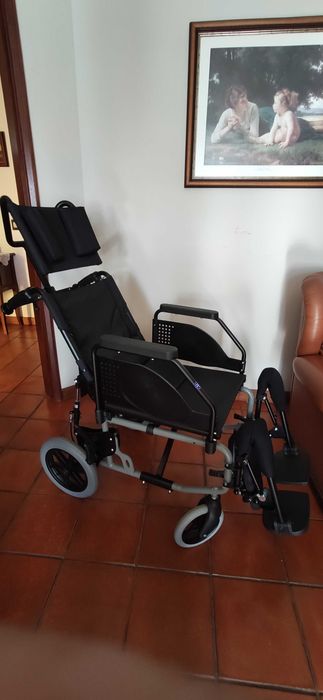 Cadeira de rodas reclinável como nova. Oferta de almofada anti escaras