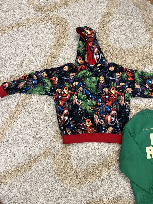 Яскрава кофта marvel на зріст 130см.