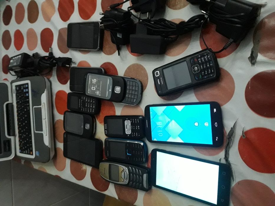 Vendo vários telemóveis e um Magalhães 1.