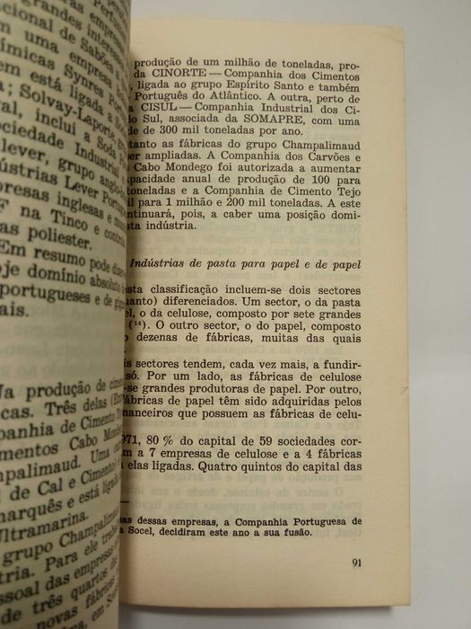 Sociedades e Grupos em Portugal, de Maria Belmira Martins