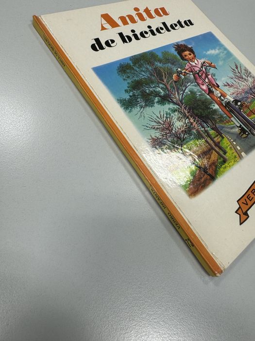 Anita de Bicileta  (nº 73)