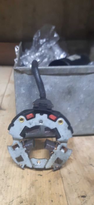 Держатель угольных счеток  стартера  2.0 КВт  Audi, Skoda Superb, Vw