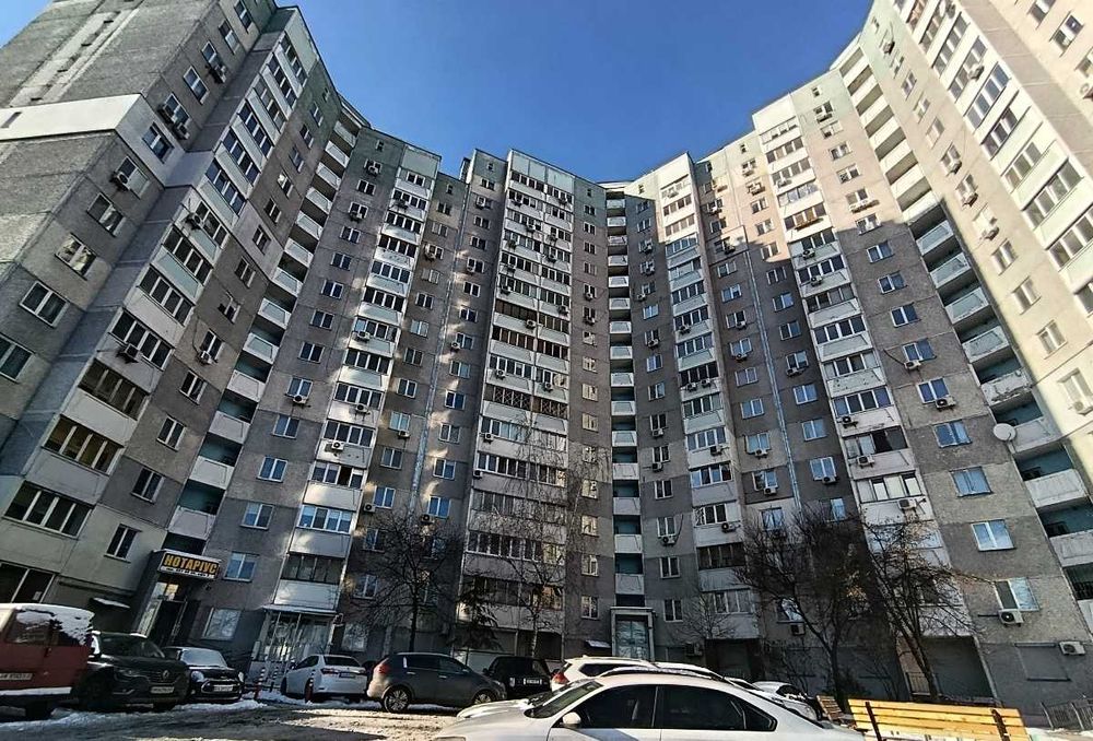 Науки просп. 54-Б, Затишна 2-х кімн. ст.м. Либідська - 10 хвилин їзди.