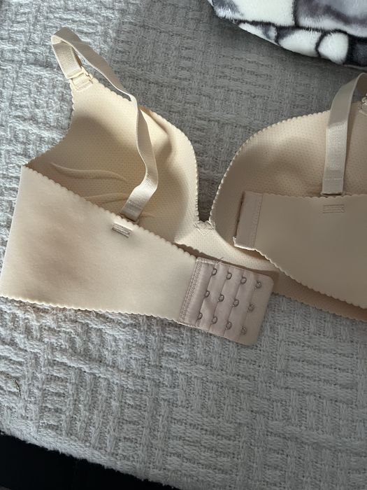 Bezowy biustonosz 85c