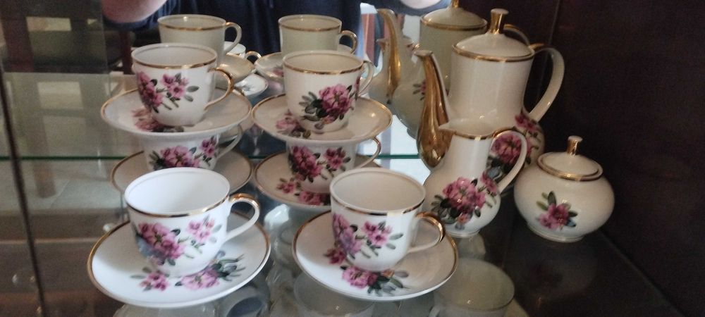 Serviço de Chá Vista Alegre – Porcelana com Dourados (Completo)