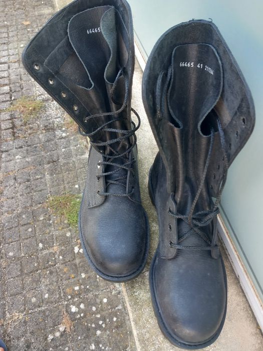 Vendo botas militares.
