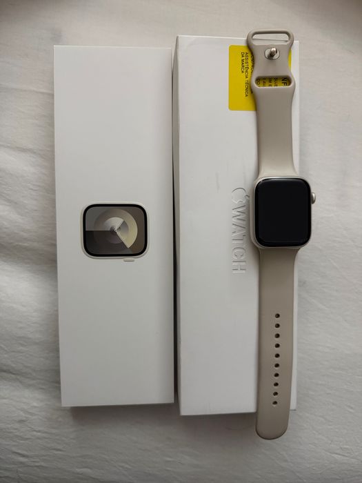 Apple Watch Series 9 45mm (GPS), cor Starlight.