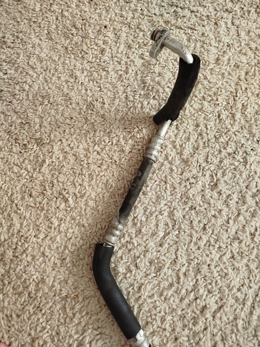 Трубка кондиціонера Опель віваро 2.0