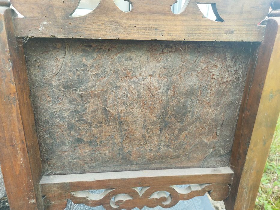 Cadeiras de couro com pregos