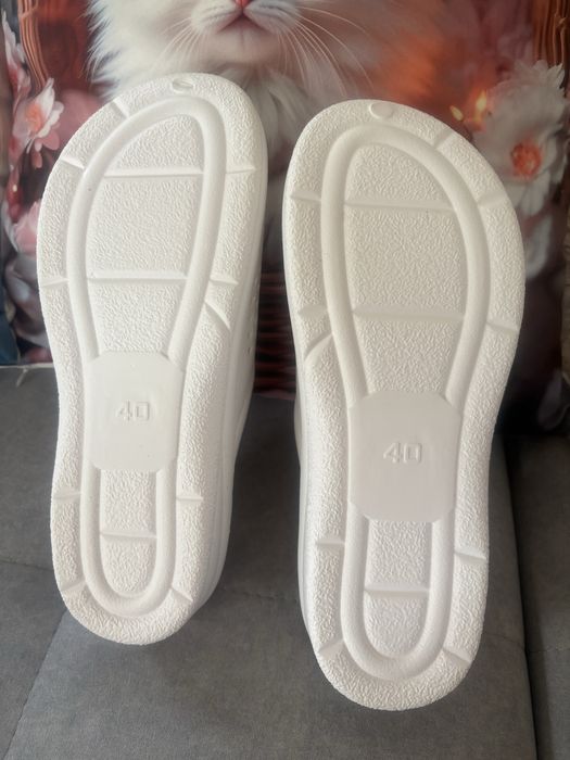 Wygodne klapki damskie