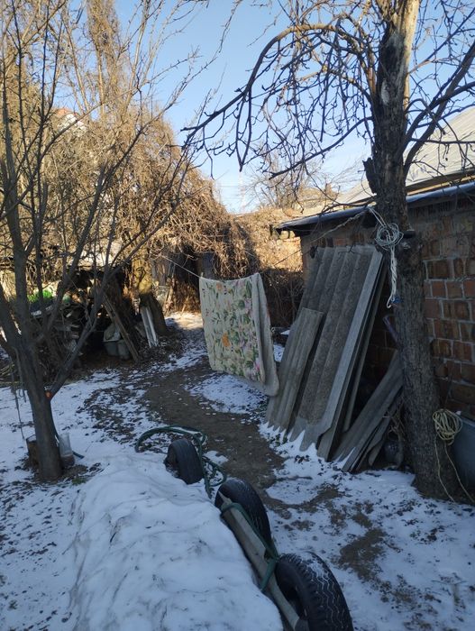 Дом, Днепр, район ниже Диита.