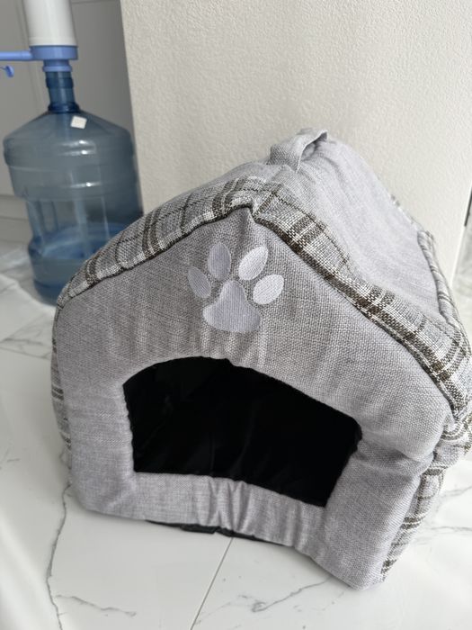 Будинок для кота, котяча лежанка