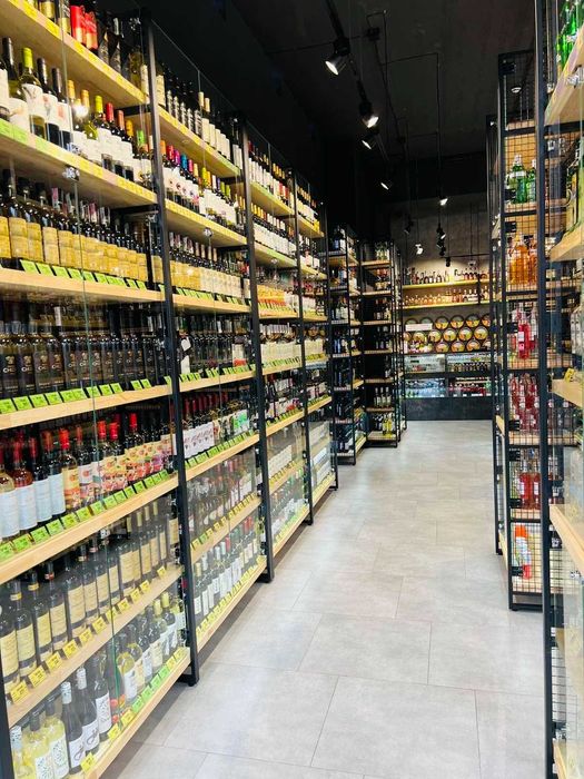 продаж/оренда спеціалізованих (алкоголь, тютюн) мереж магазинів