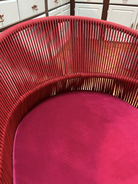 Cadeira Veludo Rosa e Corda Vermelha