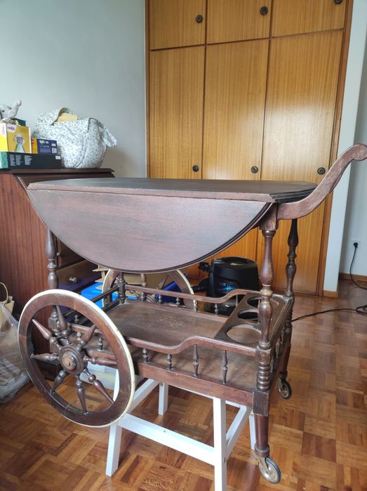 Carrinho de chá de madeira