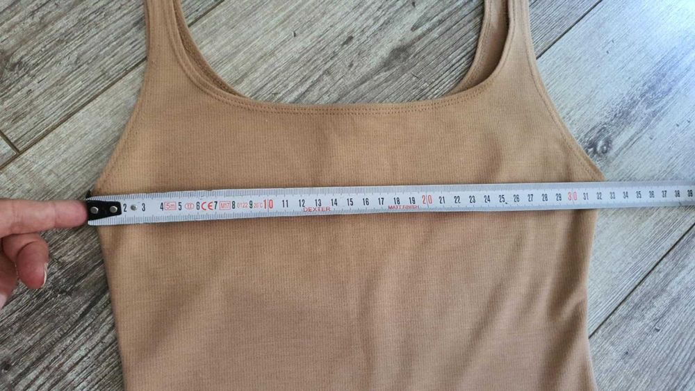 Sukienka na ramiączkach Zara Trafaluc, kolor nude, rozmiar S.