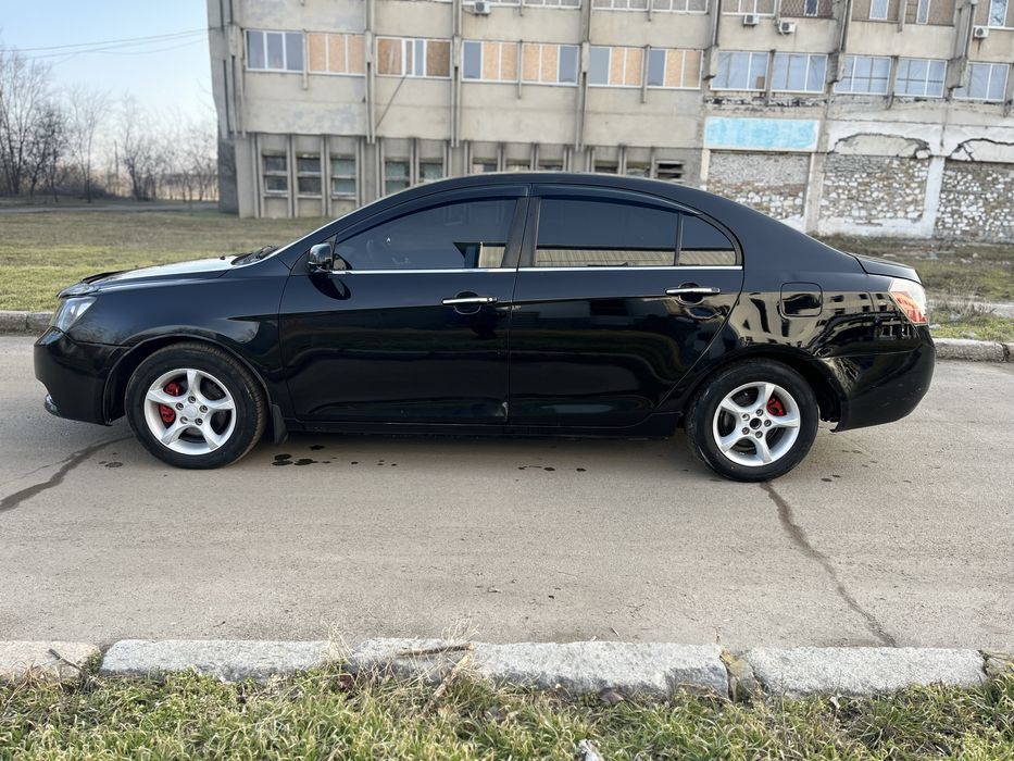 Джиллі Емгрант ес7 2012 року 1.8 газ бензин механіка