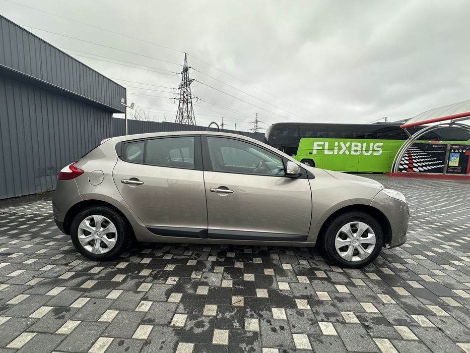 Renault Megane 1.6 бензин 2010