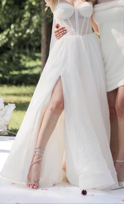 Продам весільну сукню