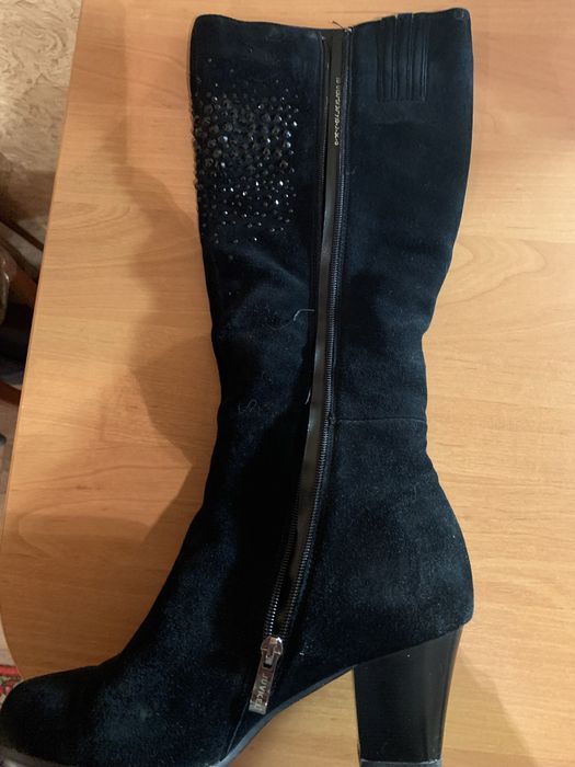 Продам чобітки чорні велюрові