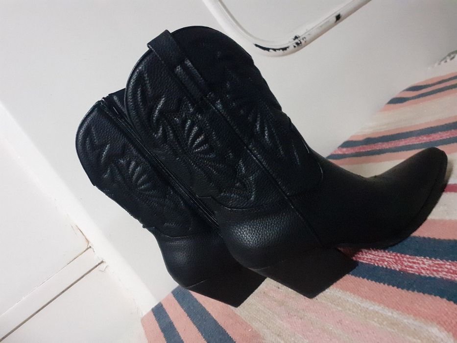 Botas pretas Cowgirl