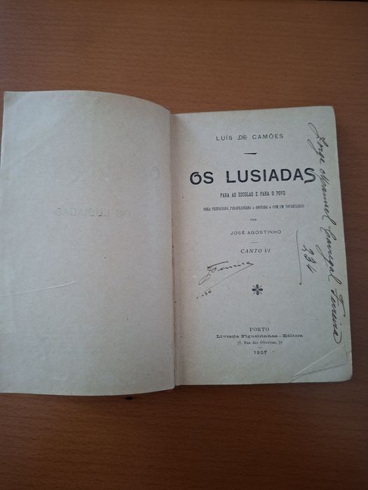 Lusíadas parafraseados e com anotações
