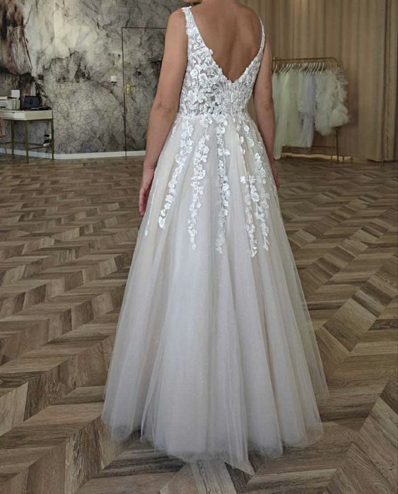 Piękna suknia ślubna litera A rozmiar s